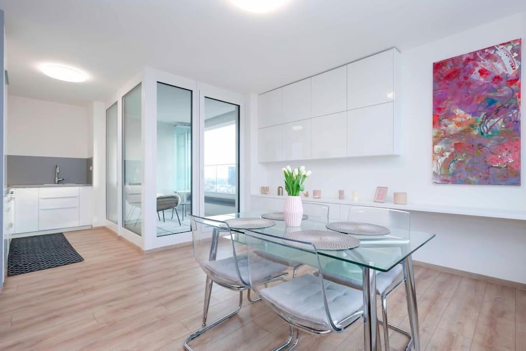 Danubius One - Spacious Apartment W Free Parking Bratislava Exteriér fotografie