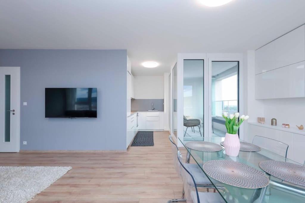 Danubius One - Spacious Apartment W Free Parking Bratislava Exteriér fotografie