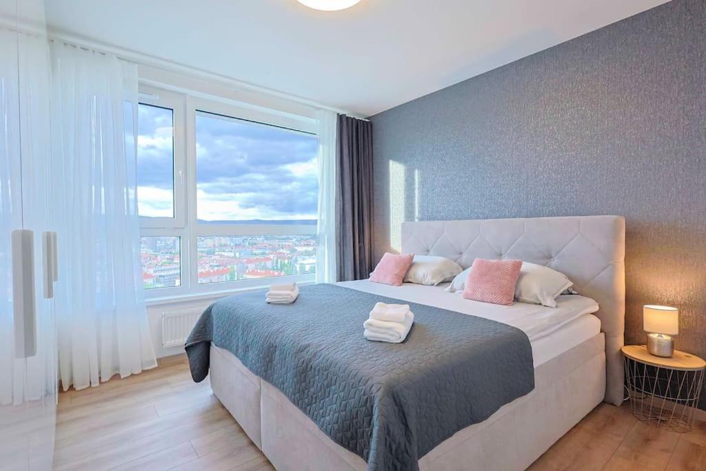 Danubius One - Spacious Apartment W Free Parking Bratislava Exteriér fotografie