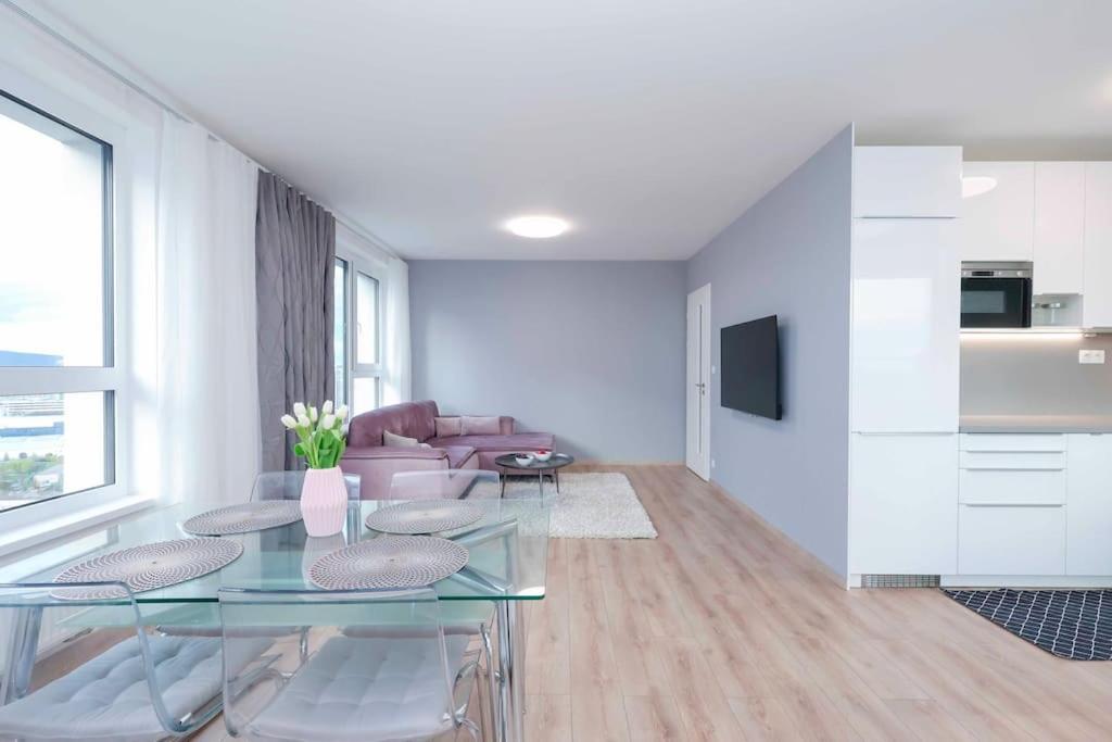 Danubius One - Spacious Apartment W Free Parking Bratislava Exteriér fotografie