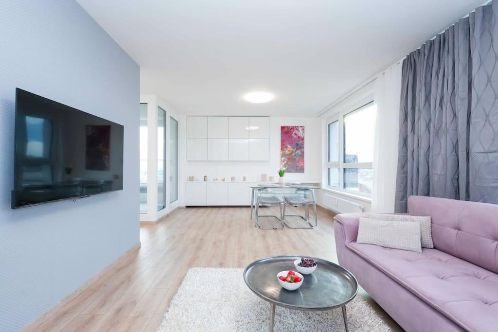 Danubius One - Spacious Apartment W Free Parking Bratislava Exteriér fotografie